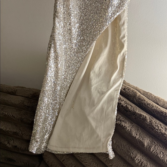 Sparkling Silver Sequin Mini Dress - Picture 2 of 4